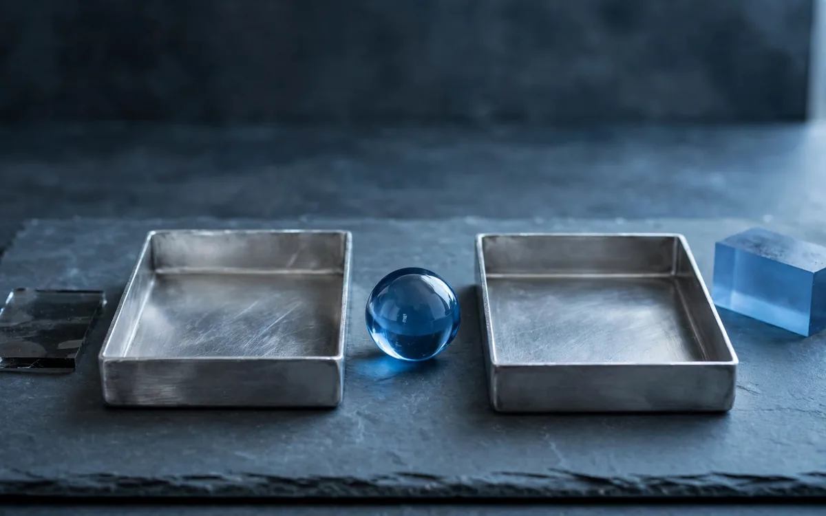 Conceptual metal and glass composition for recipients and sharing